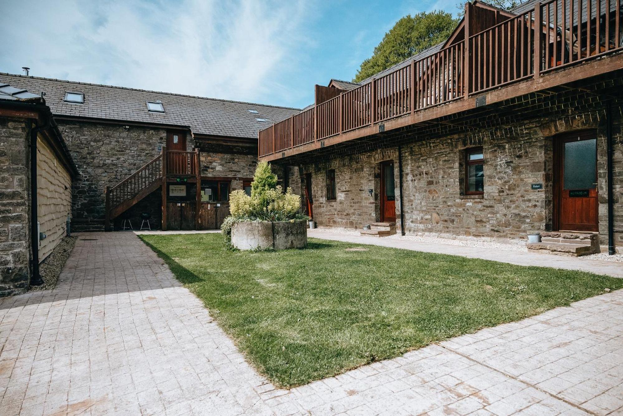 Vale Farm Cottages Brecon Exterior photo